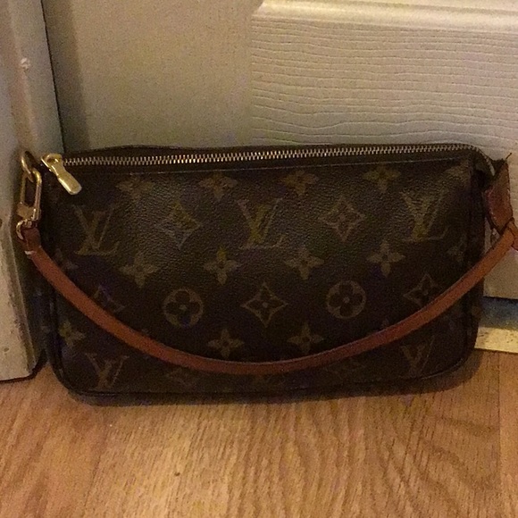 Louis Vuitton monogram pochette - Picture 1 of 12